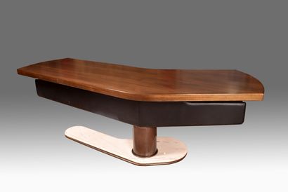 null Renzo SCHIROLLI (1934-2000). Boomerang" desk with cantilevered walnut top with...