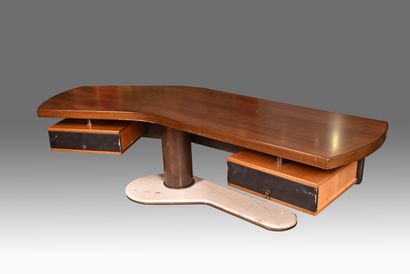 null Renzo SCHIROLLI (1934-2000). Boomerang" desk with cantilevered walnut top with...