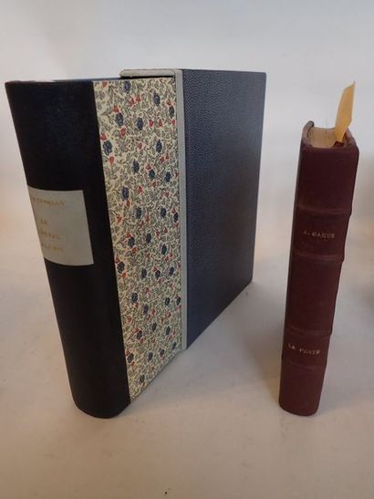 null Lot de 2 volumes comprenant : Albert CAMUS « La Peste », Paris, Gallimard NRF,...