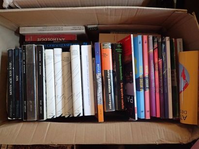 null LIVRES – GEOGRAPHIE – ETHNOLOGIE – POESIE. Lot de livres brochés en carton sur...