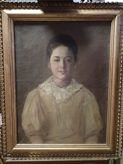 null Ecole française du Xxe siècle. "Portrait de jeune fille" huile sur toile signée...