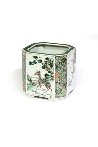 CHINE CHINE

Cache-pot

de forme octogonale en porcelaine de la Famille verte à décor...