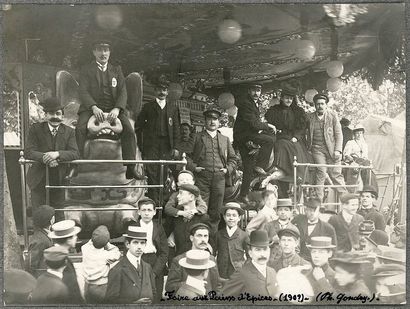 LES COCHONS GALOPANT. Manège, Foire au Pains d'épices, Cours de Vincennes. PHOTO...