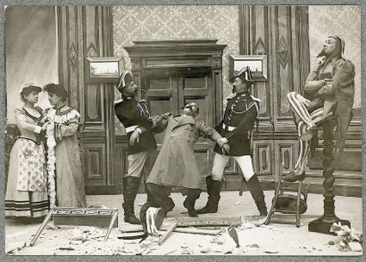 AMOUREUX ENSORCELÉ, Pathé-Frères. PHOTOGRAPHIE ORIGINALE, 1905. 11,2 x 16,2 cm, 
