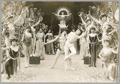 LA POULE AUX ŒUFS D'OR, Pathé-Frères. HUIT PHOTOGRAPHIES ORIGINALES, 1905. 11,2 LA...