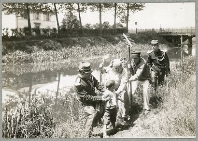 LES PETITS VAGABONDS, Pathé-Frères. SEPT PHOTOGRAPHIES ORIGINALES, 1905. 11,2 x LES...