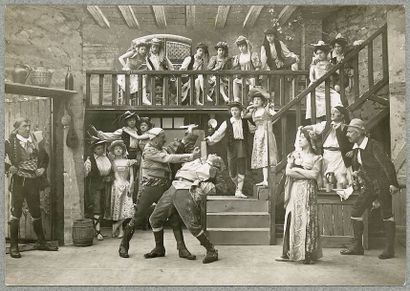 VENDETTA, Pathé-Frères. CINQ PHOTOGRAPHIES ORIGINALES, 1905. 11,2 x 16,2 cm, sou