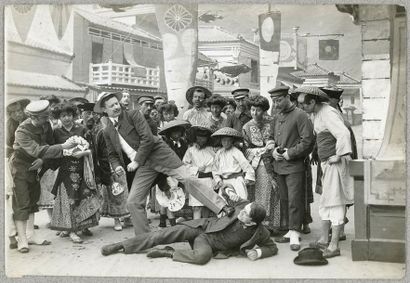LE TOUR DU MONDE D'UN POLICIER, Pathé-Frères. PHOTOGRAPHIE ORIGINALE, 1906. 11, LE...
