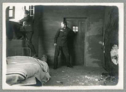 LES HABITS NOIRS, Pathé-Frères. QUINZE PHOTOGRAPHIES ORIGINALES, 1914. 13 x 18 c...