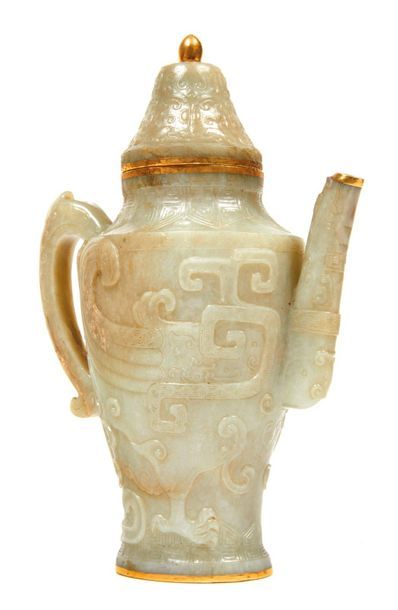 CHINE - XVIIe siècle CHINA - 17th century

Celadon nephrite jug with carved decoration...