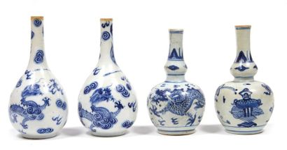 VIETNAM - XIXe siècle VIETNAM - 19th century

Pair of porcelain bottles decorated...