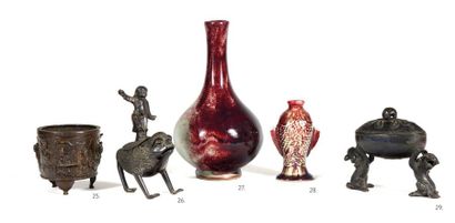 CHINE - Epoque MING (1368 - 1644) CHINA - MING Era (1368 - 1644)

Bronze ovoid box...