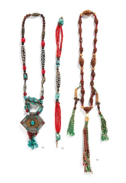 TIBET TIBET

Necklace alternating olive stone beads carved with double fishes and...