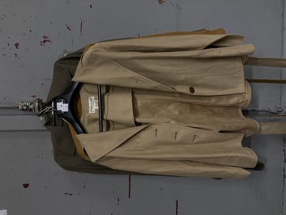 null Yves Saint Laurent

Deux vestes style saharienne

On joint une veste tailleur,...