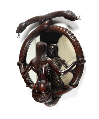 MIROIR Miroir

en bois et plâtre moulurés et scupltés à décor de deux serpents entrelacés...