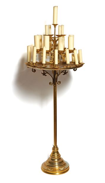 PIQUE-CIERGES Pique-cierges

en bronze ciselé et doré, à vingt-sept lumières sur...