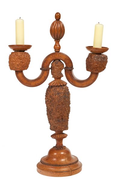 CANDELABRE Candélabre

en racine de thuya au naturel et moulurée, sculptée à deux...