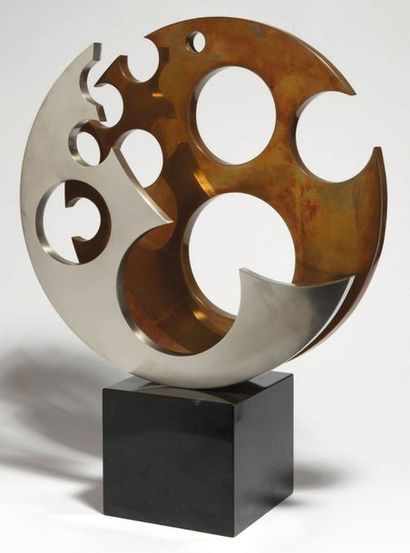 CARLA LAVATELLI (1929-2006) One and a Half - 1 1/2 Sculpture en acier et bronze sur...