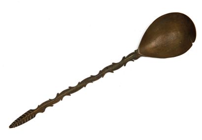 Ensemble comprenant: 
Set includes:




Spoon 




in iron and brass, the handle...
