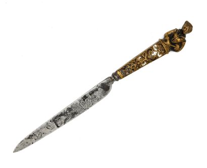 COUTEAU Knife 

made of brass, enamel and steel, with a conical brass handle, decorated...