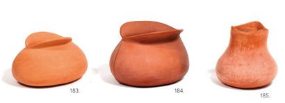 VALENTINE SCHLEGEL (1925-2021) VALENTINE SCHLEGEL (1925-2021)

Vase boule à col mouvementé... Gazette Drouot
