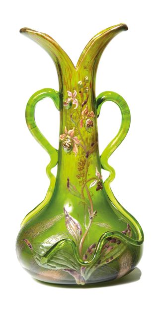 Émile GALLÉ (1846-1904) ÉMILE GALLÉ (1846-1904)

Vase à base bulbeuse et col doublé...