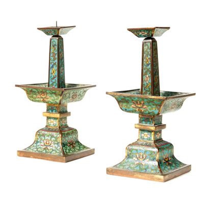 CHINE - XVIIIe/XIXe siècle CHINA - 18th/19th century

Pair of square gilt bronze...