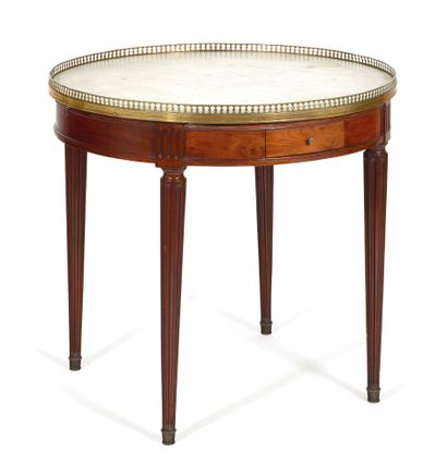 Guéridon de bouillotte Hot water bottle pedestal table

Round shaped mahogany and...