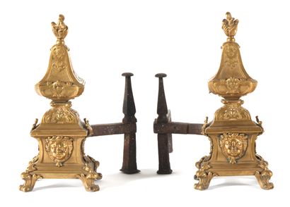 Paire de chenets Pair of andirons

in chased bronze, decorated with a flaming obelisk...