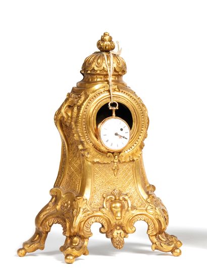Porte-montre Watch holder

in chased and gilded bronze, decorated with gadroons,...