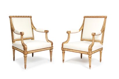 Paire de fauteuils Pair of armchairs

with a slightly rectangular back in gilded...