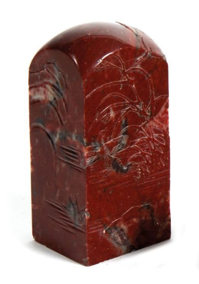 CHINE - XXe siècle CHINA - 20th century

Red soapstone cachet with chased decoration...