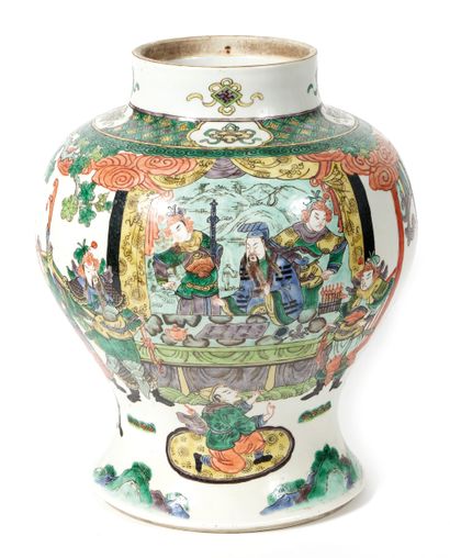 CHINE - XXe siècle CHINA - 20th century
Polychrome enameled porcelain baluster vase...