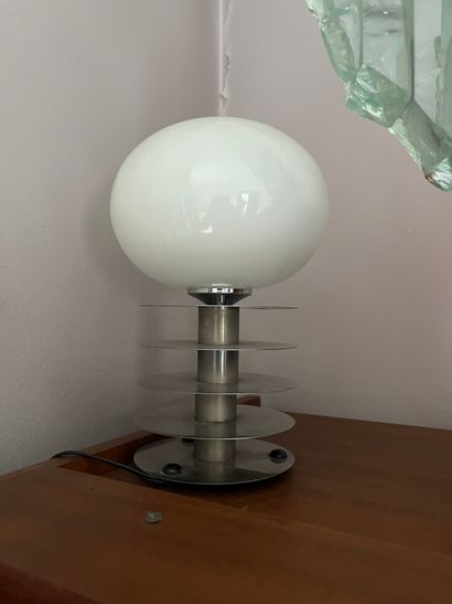 Lampe en métal et sphère opalin blanc