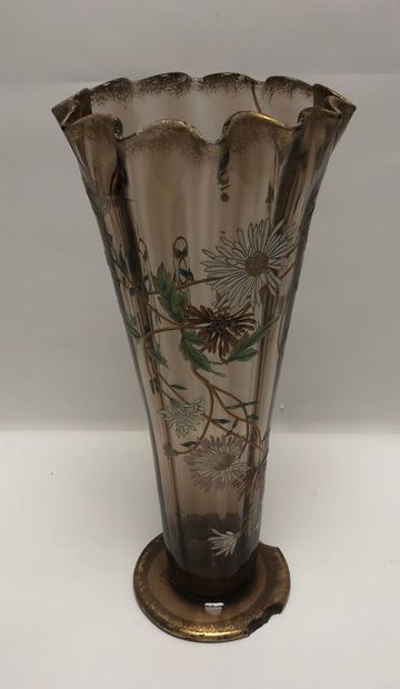 Grand vase en verre émaillée de fleurs