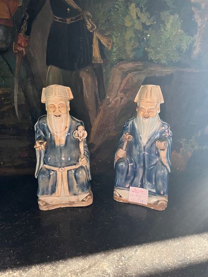 Deux Confucius en porcelaine bleu et blanc
