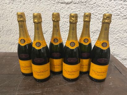 null 6 bouteilles Champagne Veuve Clicquot brut Cuvée Réservée aux membres des Vieilles...