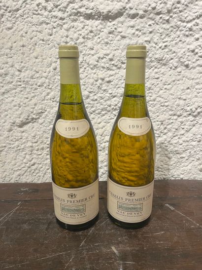 null 2 bouteilles Chablis 1er Cru Vau de Vey 1991 J.M Beau, étiquettes légèrement...