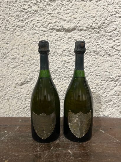 null 2 bottles Champagne Moët & Chandon Dom Pérignon 1964 levels: 2 cm under the...