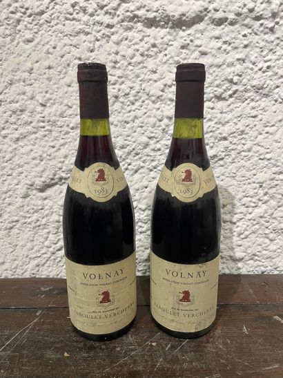 null 2 bouteilles Volnay 1983 Jaboulet-Vercherre, étiquettes et collerettes tachées,...