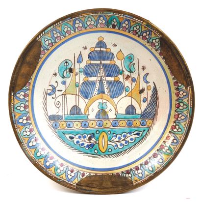 Old dish with a boat. Large earthenware tabaq...