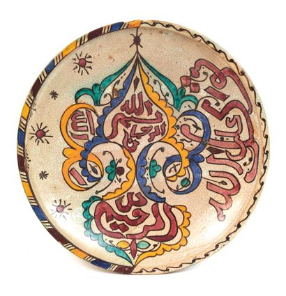 Dish with calligraphy. Large earthenware...