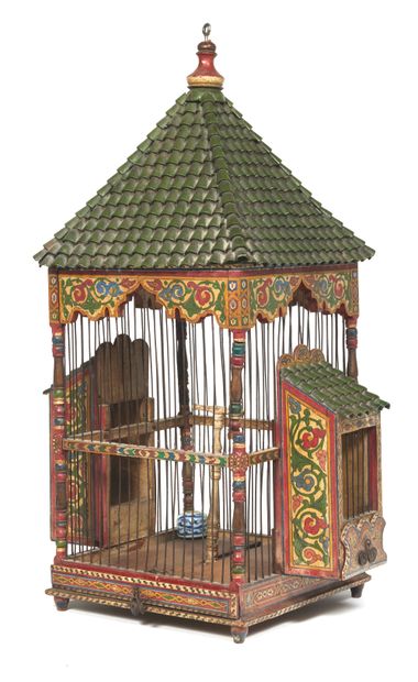 null Bird cage
in polychrome wood decorated with foliage
Moroccan work, 20th century
H...