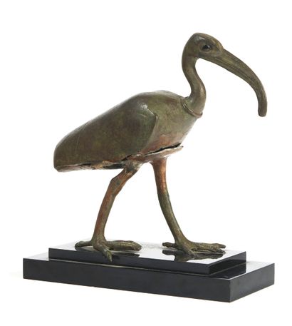 Statuette d'ibis marchant. Les plumes de...