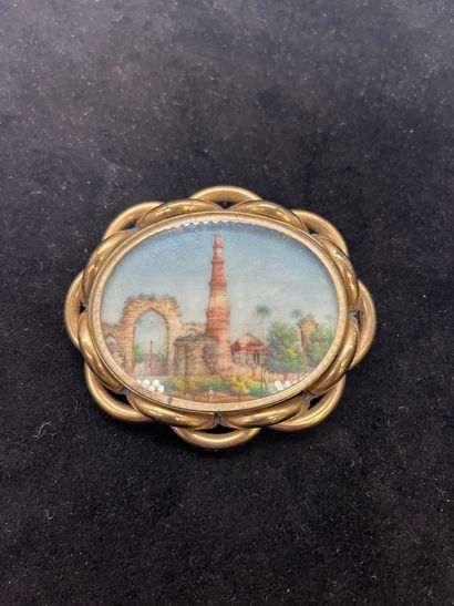 Broche en métal doré miniature de ruines indiennes