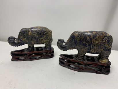 Deux petits éléphants en lapis lazuli