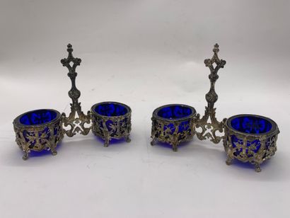 null Two pairs of salerons, silver mount with rocaille scrolls, blue glass
Minerve...