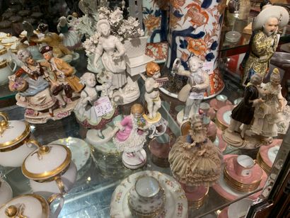 null Ensemble de 8 figurines en porcelaine allemande