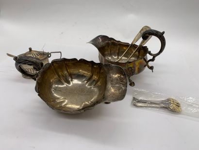 null Silver lot comprising two sauce boats (one foot broken), a godronné mustard...