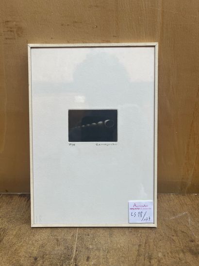 null Yozo HAMAGUCHI (1909-2000)
Object in chiaroscuro
Print signed and numbered 18/99.
3.8...